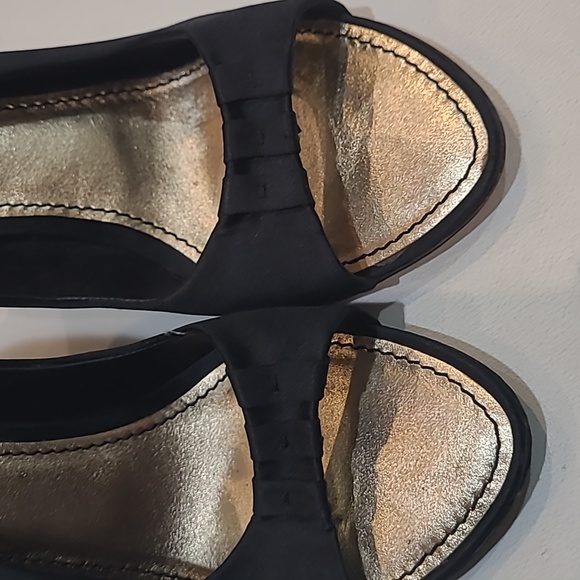 LOUIS VUITTON SATIN HEELS - Picture 9 of 17